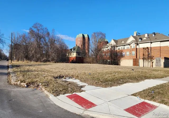 Photo 4 of Sale Pending at 3466 Lincoln St, Detroit, MI 48208 | MLS# 60198633 | Listing updated on 2025-06-30