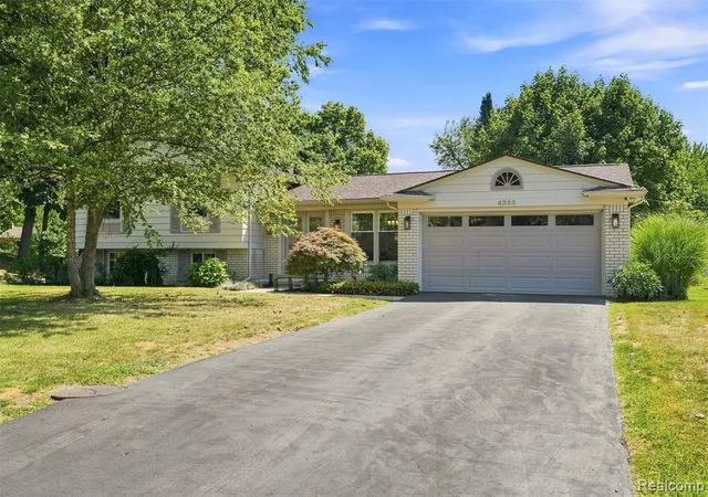 Photo 1 of Sale Pending at 4243 Iverness Ln, West Bloomfield, MI 48323 2829 | MLS# 61025405 | Listing updated on 2026-09-14