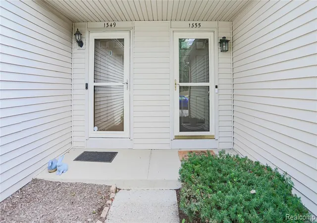 Photo 2 of Condo for sale at 1355 Lochaven Rd, Waterford, MI 48327 4250 | MLS# 61025326 | Listing updated on 2026-09-13