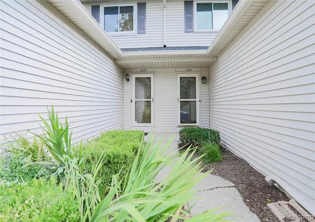Photo 3 of Condo for sale at 1355 Lochaven Rd, Waterford, MI 48327 4250 | MLS# 61025326 | Listing updated on 2026-10-05