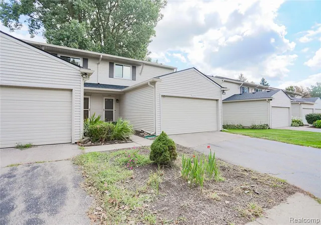 Photo 4 of Condo for sale at 1355 Lochaven Rd, Waterford, MI 48327 4250 | MLS# 61025326 | Listing updated on 2026-10-05