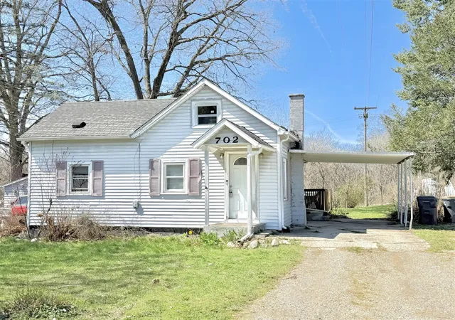 Photo 3 of Single family home for sale at 702 S Davis St, Vicksburg, MI 49097 | MLS# 70510467 | Listing updated on 2026-04-15