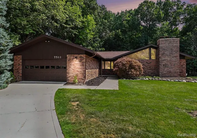 Photo 1 of Sale Pending at 7511 Tiverton Ct, West Bloomfield, MI 48322 2804 | MLS# 61023420 | Listing updated on 2026-09-14