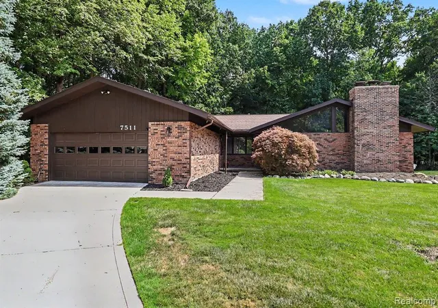 Photo 2 of Sale Pending at 7511 Tiverton Ct, West Bloomfield, MI 48322 2804 | MLS# 61023420 | Listing updated on 2026-09-14
