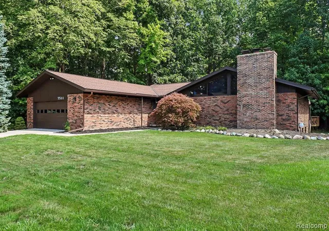 Photo 3 of Sale Pending at 7511 Tiverton Ct, West Bloomfield, MI 48322 2804 | MLS# 61023420 | Listing updated on 2026-09-14