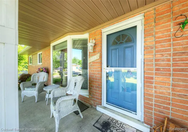 Homes for sale in Waterford, MI | 373 Tilmor Dr, Waterford, MI 48328 | MLS# 60999479