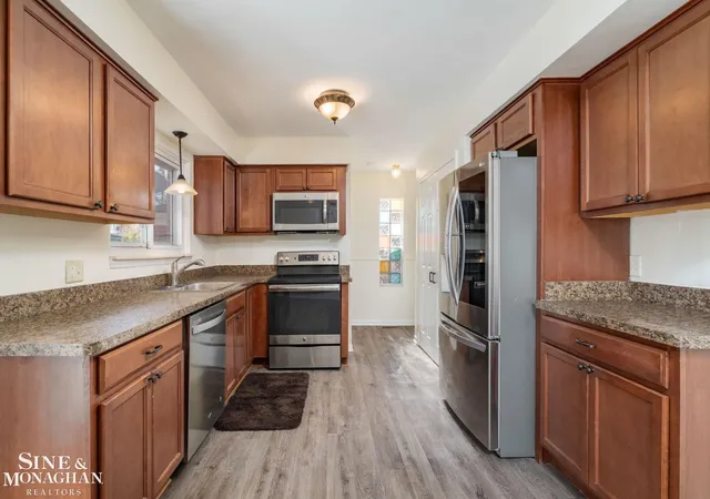 3rd image of 23140 Marine Ave, Eastpointe, MI 48021 | MLS# 50192784