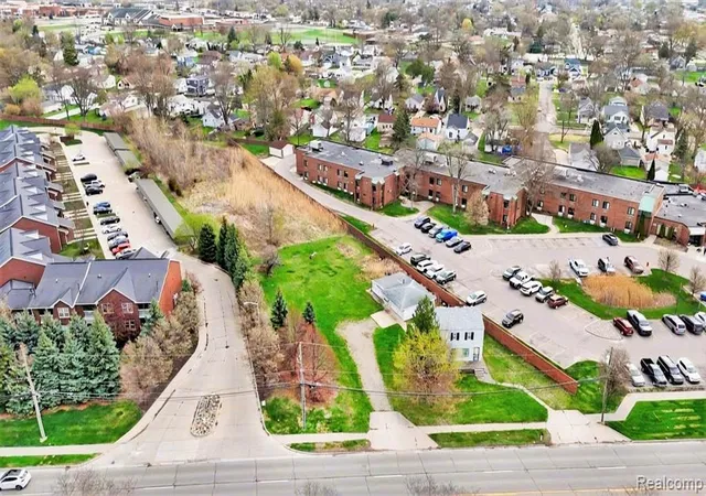 2nd image of 33420 Utica Rd, Fraser, MI 48026 | MLS# 60985385