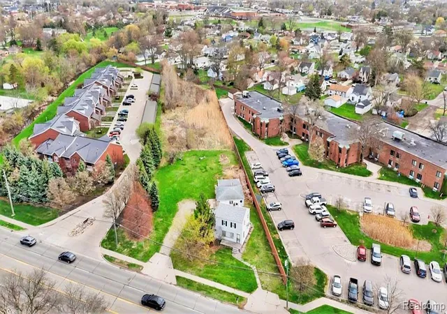 3rd image of 33420 Utica Rd, Fraser, MI 48026 | MLS# 60985385