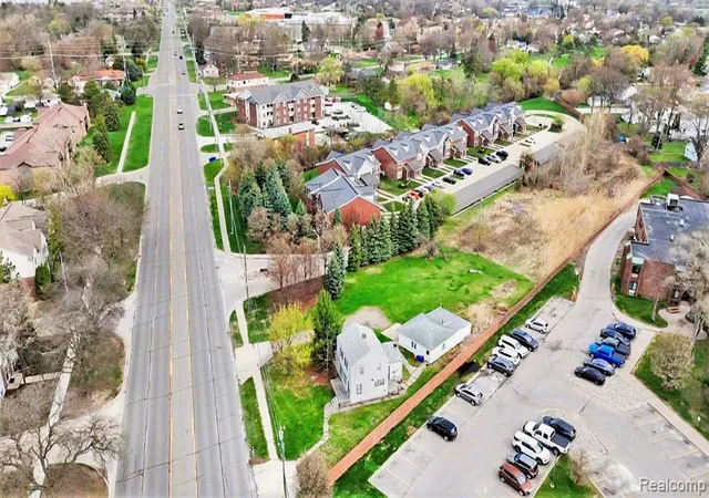 4th image of 33420 Utica Rd, Fraser, MI 48026 | MLS# 60985385