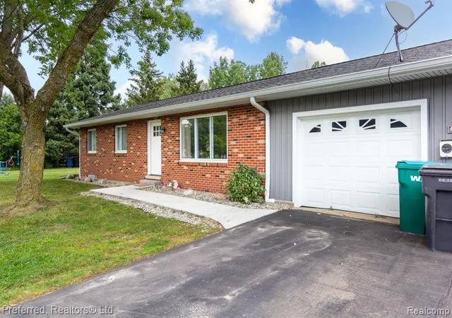 image of 2861 Spring Hill Dr, Howell, MI 48843 | MLS# 60928308