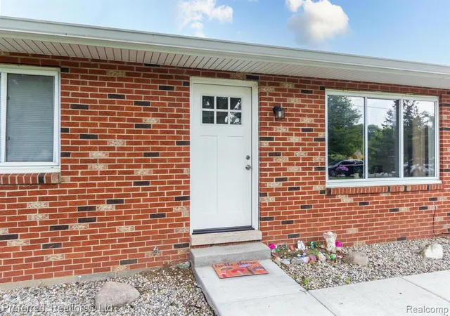 image of 2861 Spring Hill Dr, Howell, MI 48843 | MLS# 60928308