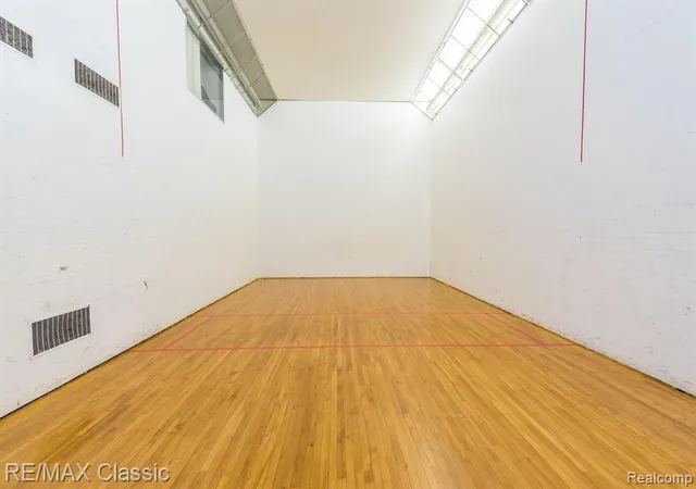 Listing Photo 2 - Condo for sale in building located at 2142 Pauline Blvd, Ann Arbor, MI 48103 - Unit #