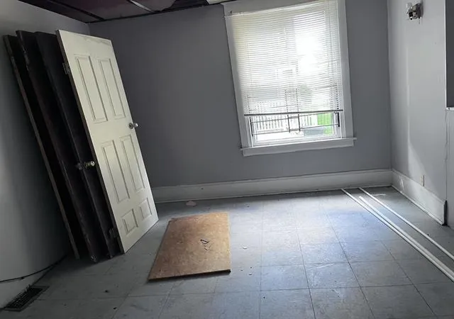 5th image of 410 E Fourth St, Flint, MI 48503 | MLS# 50207906