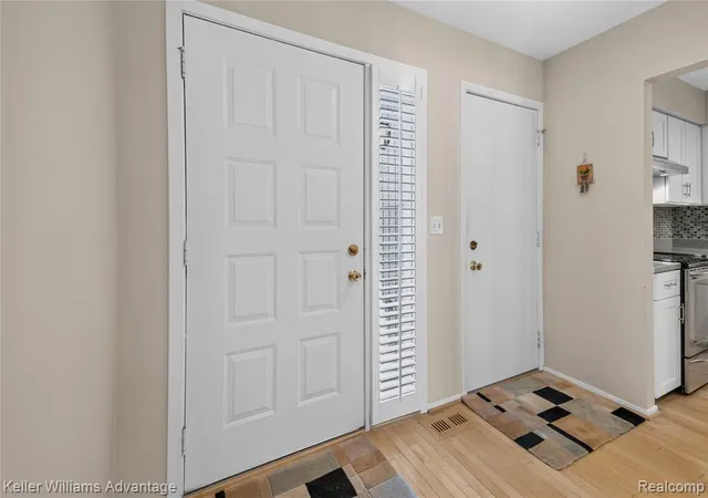 Homes for sale in Novi, MI | 39478 Country Ln, Novi, MI 48375 | MLS# 61005238