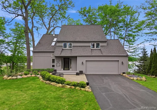Homes for sale in Brighton, MI | 4965 Grover Dr, Brighton, MI 48116 | MLS# 60986579
