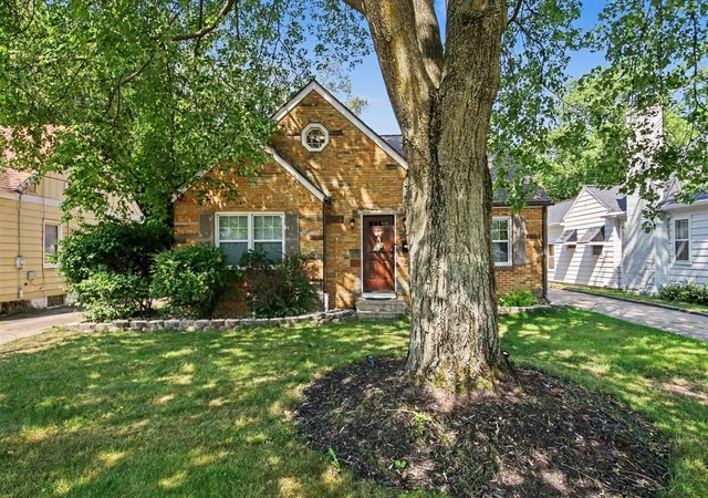 Photo 2 of Single family home for sale at 2515 Eastern Ave, Grand Rapids, MI 49507 | MLS# 70546584 | Listing updated on 2026-09-21