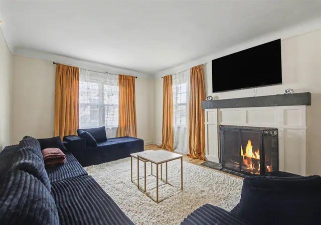 Photo 3 of Single family home for sale at 2515 Eastern Ave, Grand Rapids, MI 49507 | MLS# 70546584 | Listing updated on 2026-09-21