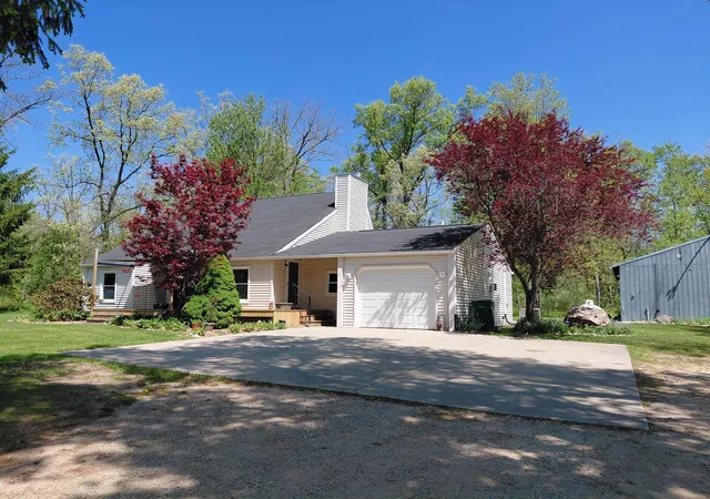 Photo 2 of Single family home for sale at 3751 E Townline Lake Rd, Harrison, MI 48625 | MLS# 50209370 | Listing updated on 2026-07-31