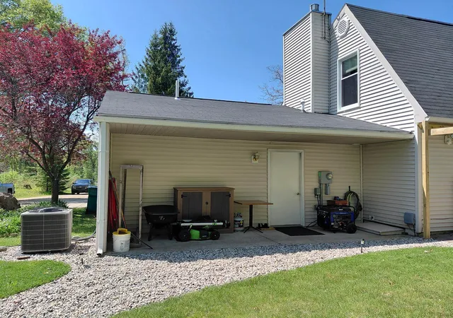 Photo 3 of Single family home for sale at 3751 E Townline Lake Rd, Harrison, MI 48625 | MLS# 50209370 | Listing updated on 2026-07-31