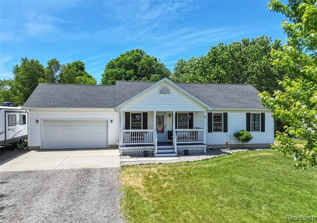 Homes for sale in North Branch, MI | 5825 Cobblestone Dr, North Branch, MI 48461 | MLS# 61000489
