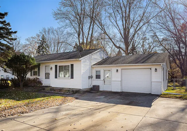 2nd image of 2904 Glenhaven Ave, Kalamazoo, MI 49004 | MLS# 70506026