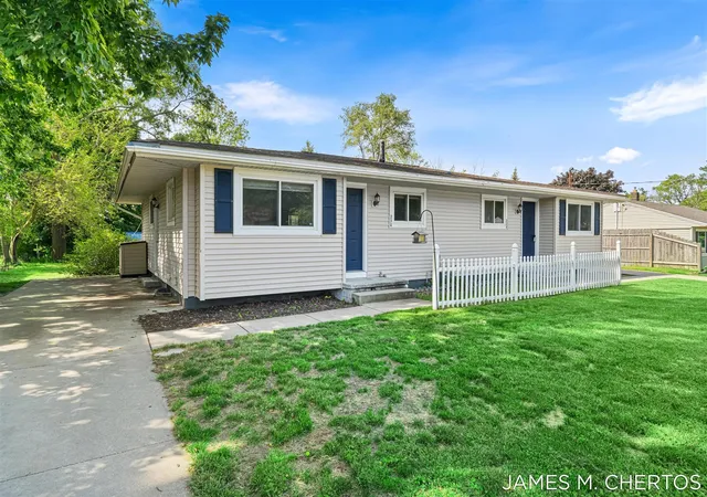 Homes for sale in Spring Lake, MI | 228 South St, Spring Lake, MI 49456 | MLS# 70536039