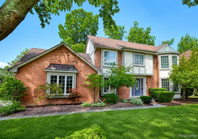 Photo 1 of Sale Pending at 38757 Plumbrook Dr, Farmington Hills, MI 48331 2905 | MLS# 61024961 | Listing updated on 2026-09-02