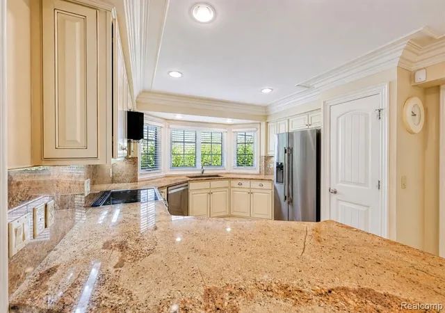 Photo 2 of Sale Pending at 38757 Plumbrook Dr, Farmington Hills, MI 48331 2905 | MLS# 61024961 | Listing updated on 2026-09-02