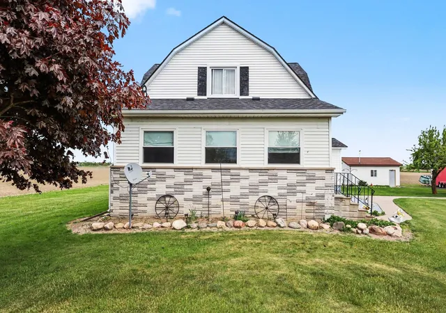 Homes for sale in Pinconning, MI | 2798 N Tower Beach Rd, Pinconning, MI 48650 | MLS# 50209312