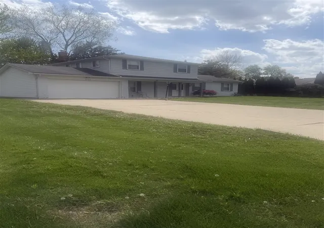 Photo 3 of Single family home for sale at 3966 Iverness Ln, West Bloomfield, MI 48323 | MLS# 70530997 | Listing updated on 2026-05-29
