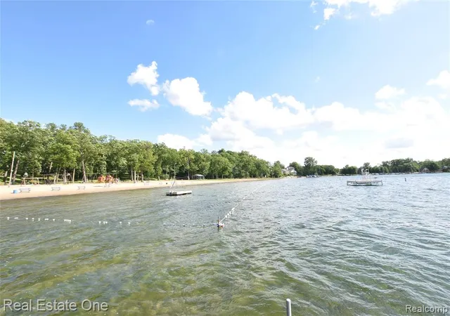 28th image of 763 S Winding Dr, Waterford, MI 48328 | MLS# 61021422