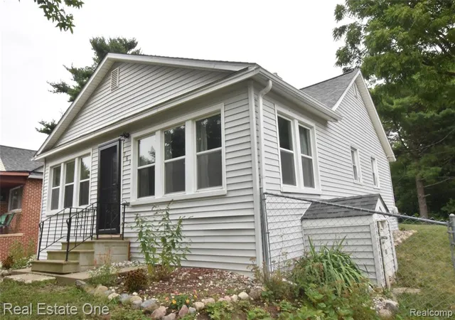 2nd image of 763 S Winding Dr, Waterford, MI 48328 | MLS# 61021422