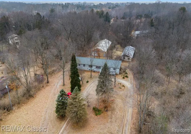 2nd image of 9800 Moon Rd, Saline, MI 48176 | MLS# 60974332