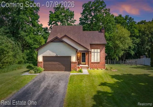 Homes for sale in White Lake, MI | 11153 Fieldcrest Meadows Ct, White Lake, MI 48386 | MLS# 61008519