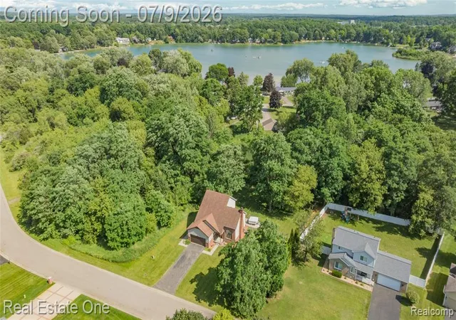 Homes for sale in White Lake, MI | 11153 Fieldcrest Meadows Ct, White Lake, MI 48386 | MLS# 61008519