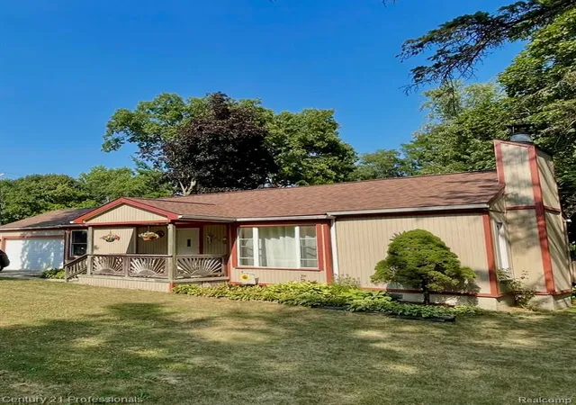 Photo 1 of Sale Pending at 2903 N Lake Angelus Rd, Waterford, MI 48329 | MLS# 61016493 | Listing updated on 2026-09-08