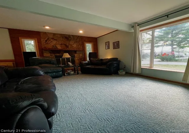 Photo 2 of Sale Pending at 2903 N Lake Angelus Rd, Waterford, MI 48329 | MLS# 61016493 | Listing updated on 2026-09-08