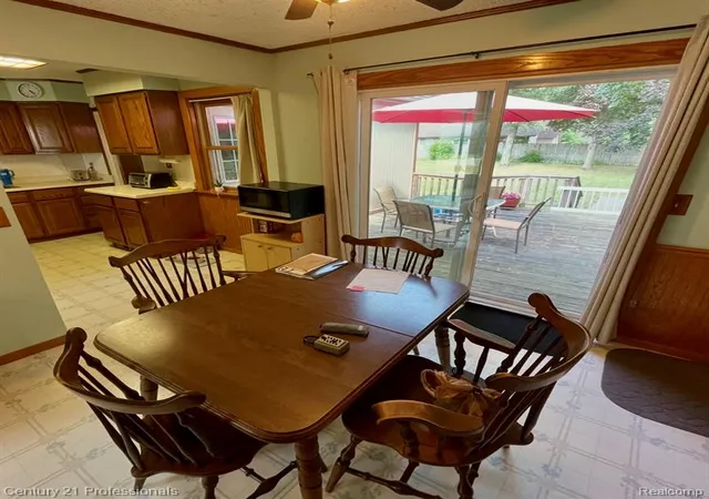 Photo 4 of Sale Pending at 2903 N Lake Angelus Rd, Waterford, MI 48329 | MLS# 61016493 | Listing updated on 2026-09-08