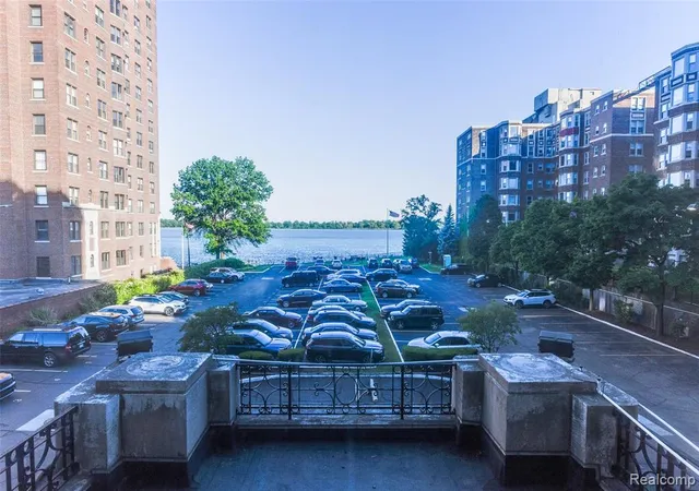 9th image of 8120 E Jefferson #7H, Detroit, MI 48214 | MLS# 60972113