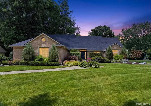 2nd image of 6713 Aurora Dr, Troy, MI 48098 | MLS# 61008314