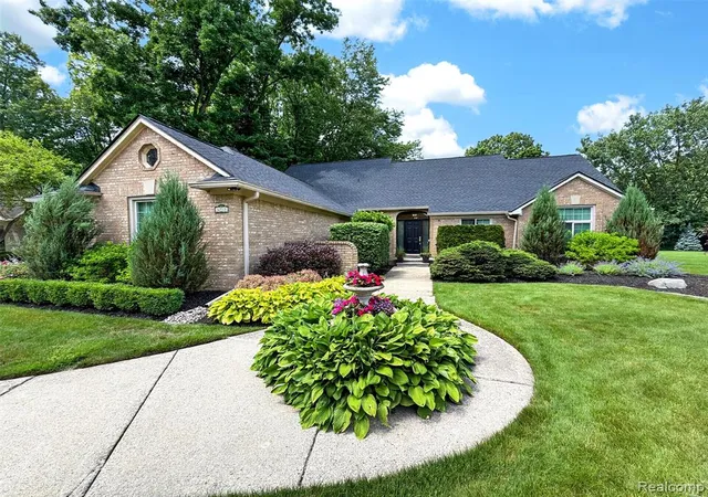 4th image of 6713 Aurora Dr, Troy, MI 48098 | MLS# 61008314