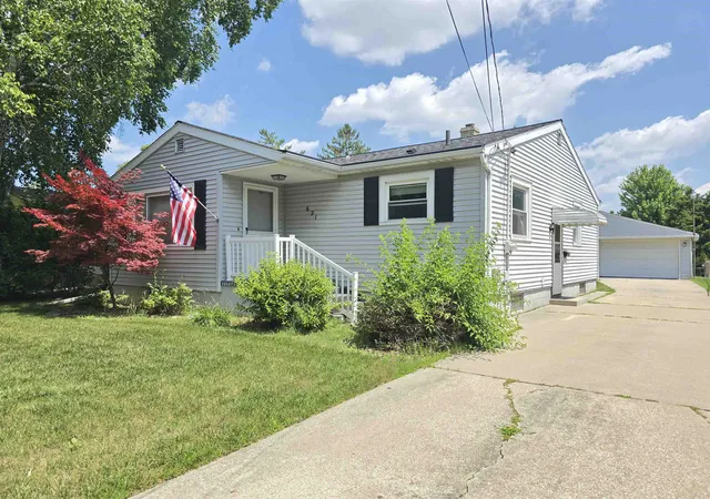 Homes for sale in Essexville, MI | 621 Mcdonnell St, Essexville, MI 48732 | MLS# 50214452