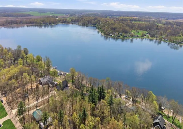 Homes for sale in Allegan, MI | 2529 Miner Lake Dr, Allegan, MI 49010 | MLS# 70543012