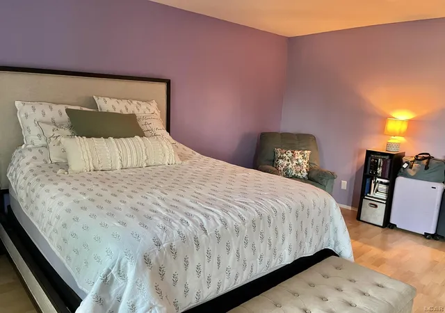 Listing Photo 2 - Condo for sale in building located at 30515 W 14 Mile Rd, Farmington, MI 48334 - Unit #35