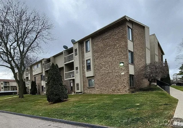 Homes for sale in Farmington, MI | 30515 W 14 Mile Rd #35, Farmington, MI 48334 | MLS# 50194753