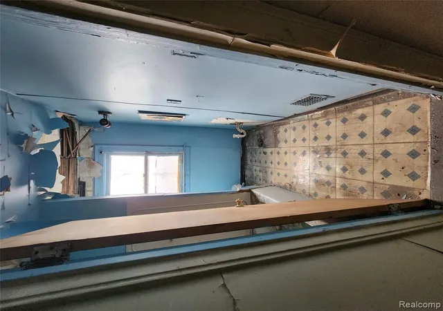 Listing Photo 2 - Condo for sale in building located at 10280 Nardin Dr, Detroit, MI 48204 - Unit #