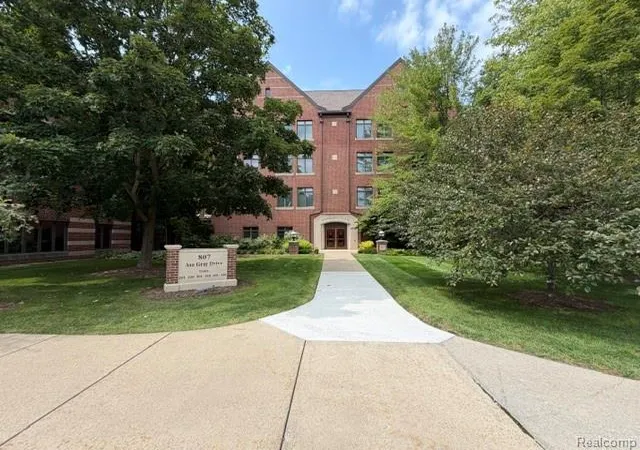 Photo 2 of Sale Pending at 807 Asa Gray Dr #305, Ann Arbor, MI 48105 3513 | MLS# 61025660 | Listing updated on 2026-09-03