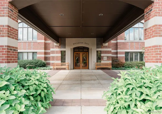 Photo 3 of Sale Pending at 807 Asa Gray Dr #305, Ann Arbor, MI 48105 3513 | MLS# 61025660 | Listing updated on 2026-09-03