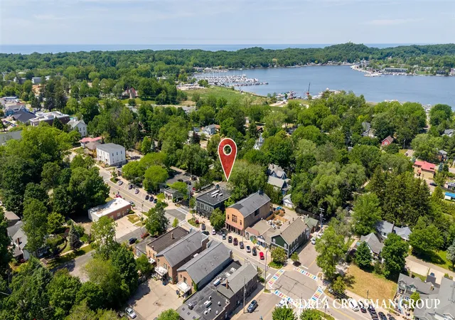 Homes for sale in Douglas, MI | 36 Center Street, Douglas, MI 49406 | Houzeo